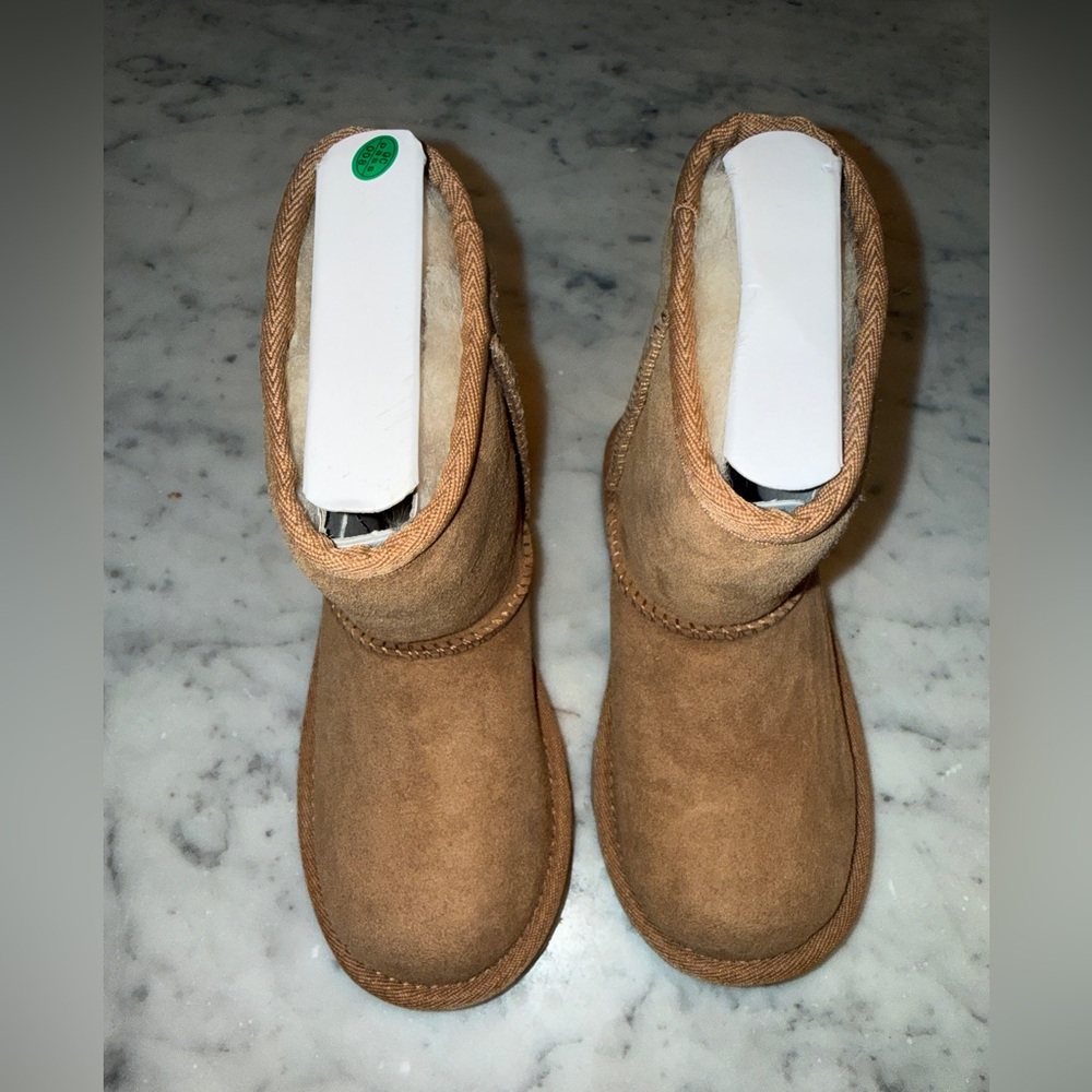 New‎ without Box UGG Chestnut Suede Boots size 11